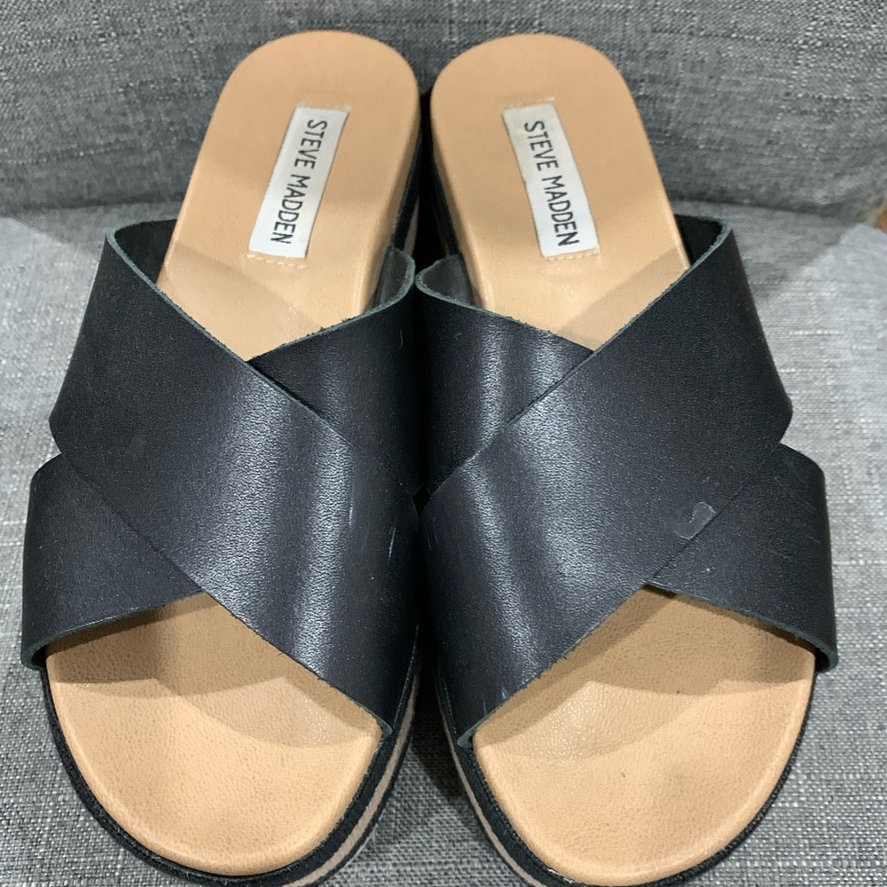 BARELY worn black slide - super comfortable